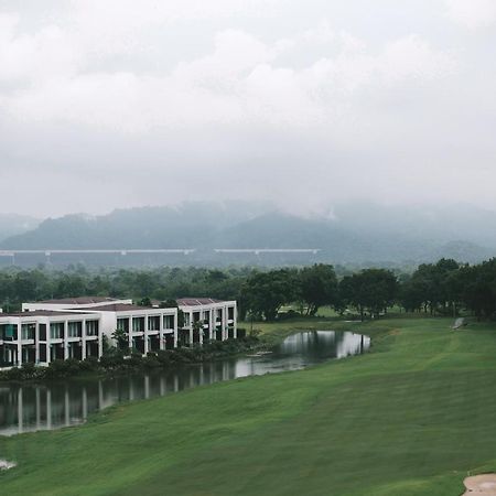 Royal Hills Golf Resort & Spa Nakhon Nayok Buitenkant foto
