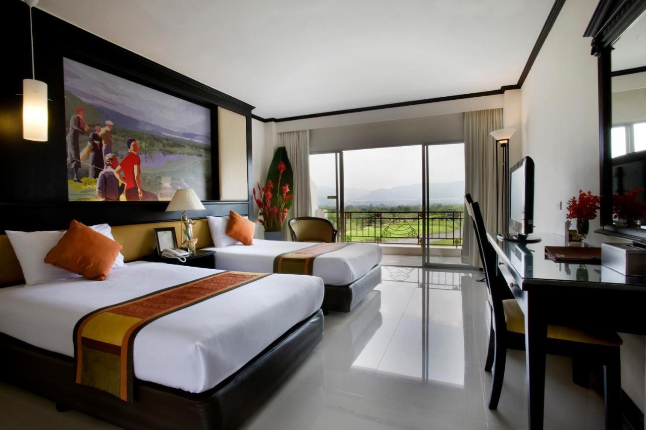 Royal Hills Golf Resort & Spa Nakhon Nayok Buitenkant foto
