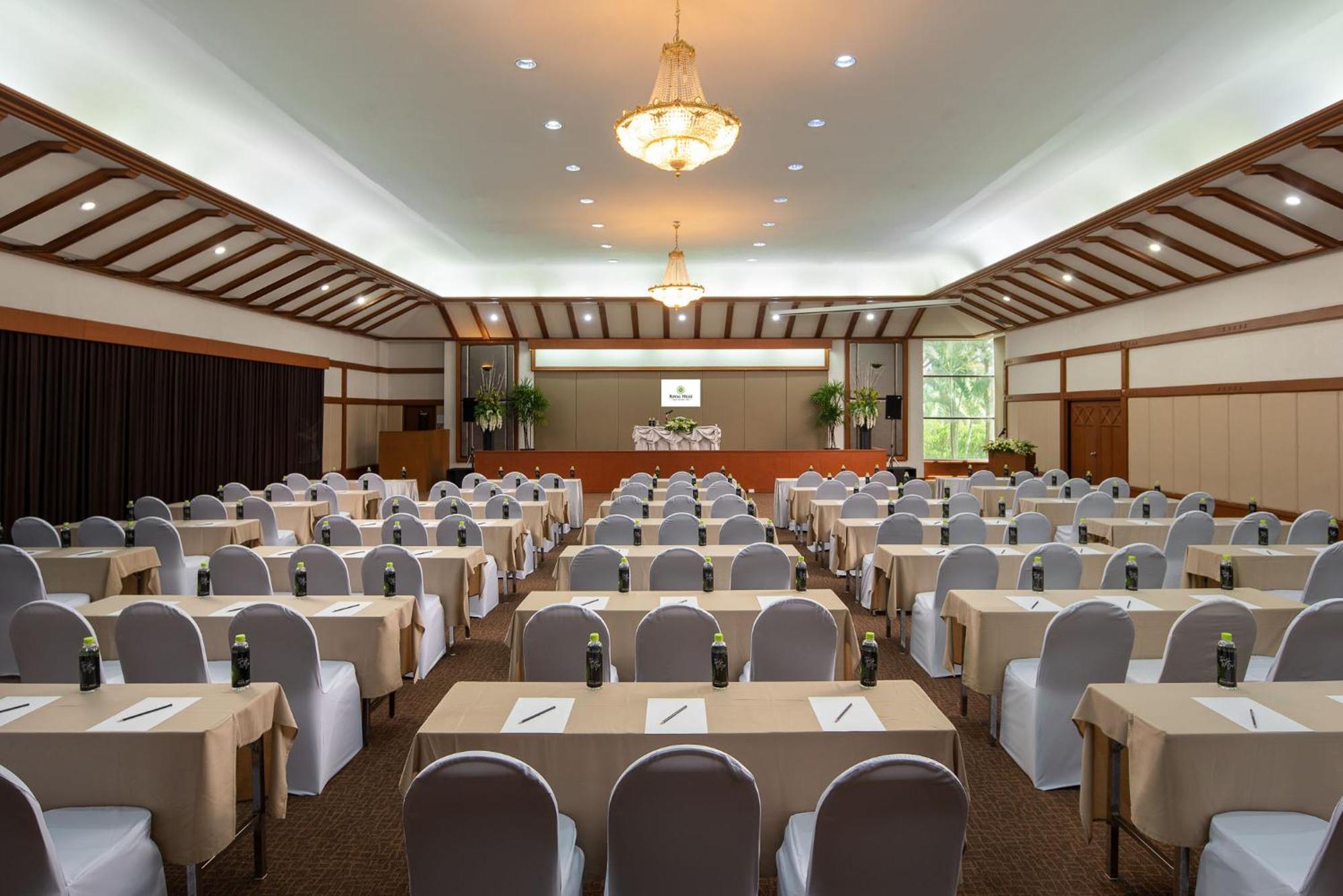 Royal Hills Golf Resort & Spa Nakhon Nayok Buitenkant foto