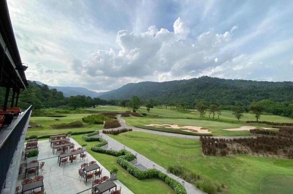 Royal Hills Golf Resort & Spa Nakhon Nayok Buitenkant foto