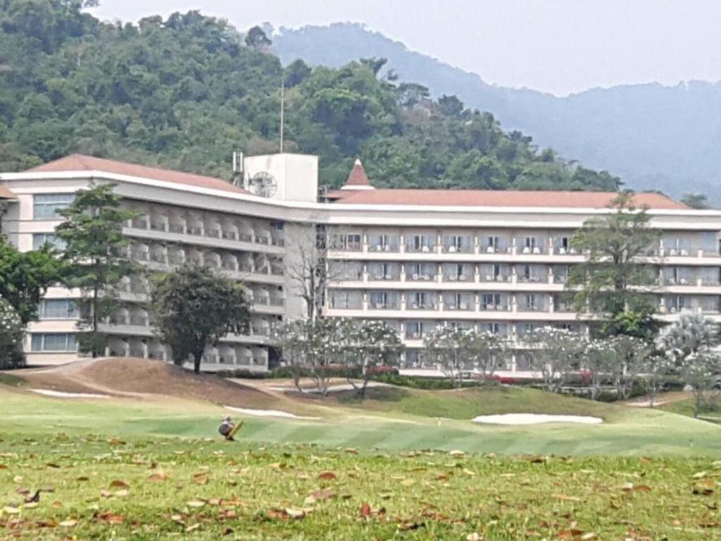 Royal Hills Golf Resort & Spa Nakhon Nayok Buitenkant foto