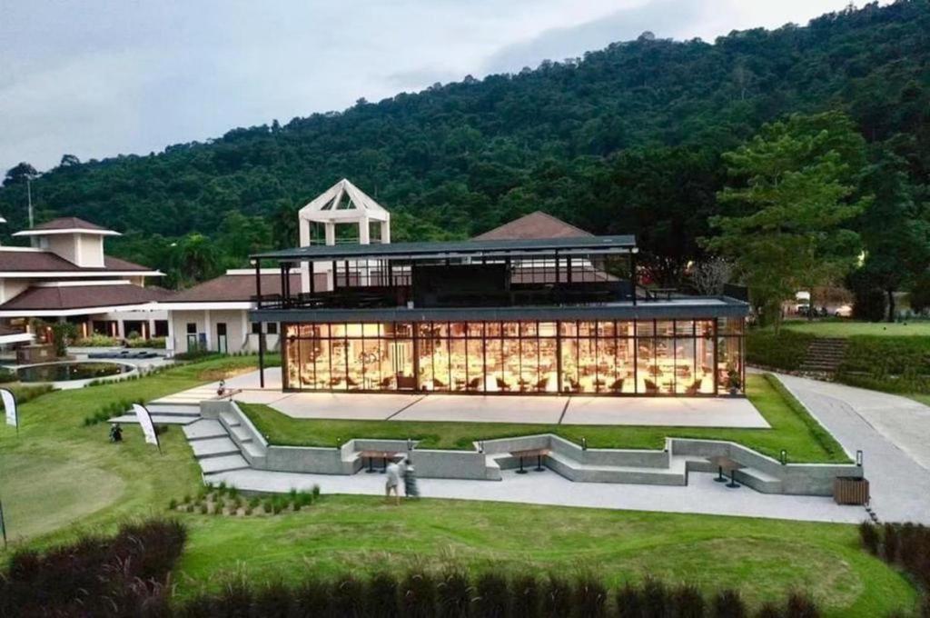 Royal Hills Golf Resort & Spa Nakhon Nayok Buitenkant foto