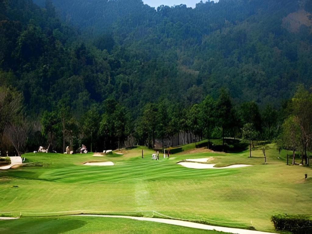 Royal Hills Golf Resort & Spa Nakhon Nayok Buitenkant foto