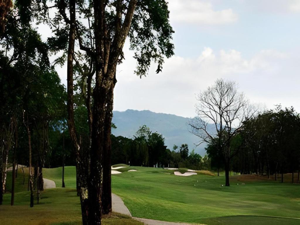 Royal Hills Golf Resort & Spa Nakhon Nayok Buitenkant foto