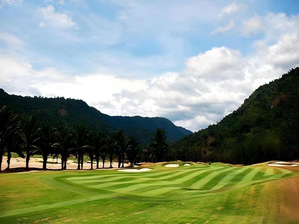 Royal Hills Golf Resort & Spa Nakhon Nayok Buitenkant foto