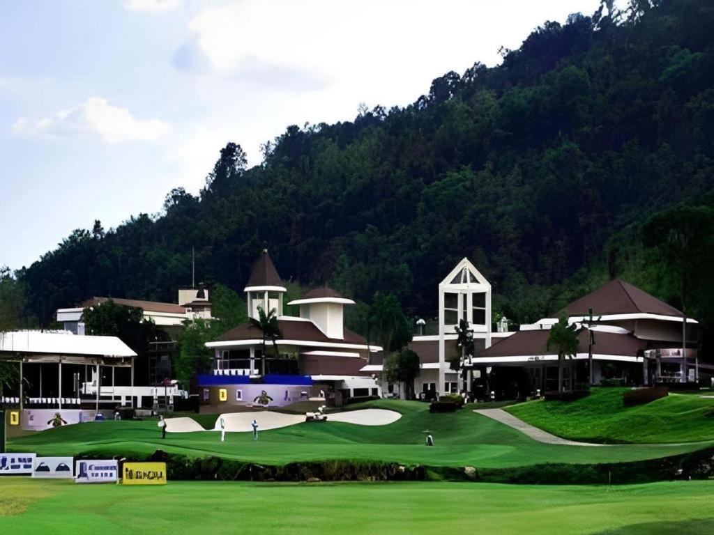 Royal Hills Golf Resort & Spa Nakhon Nayok Buitenkant foto