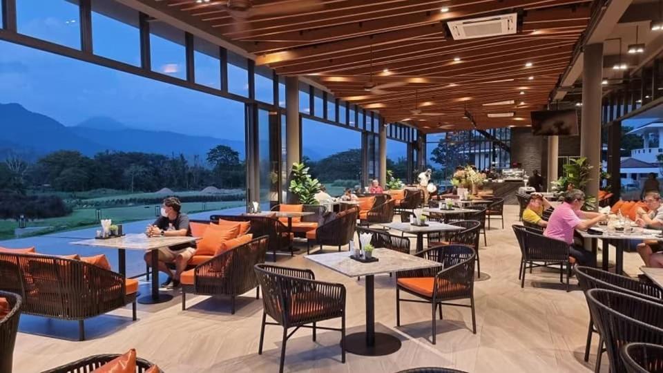 Royal Hills Golf Resort & Spa Nakhon Nayok Buitenkant foto