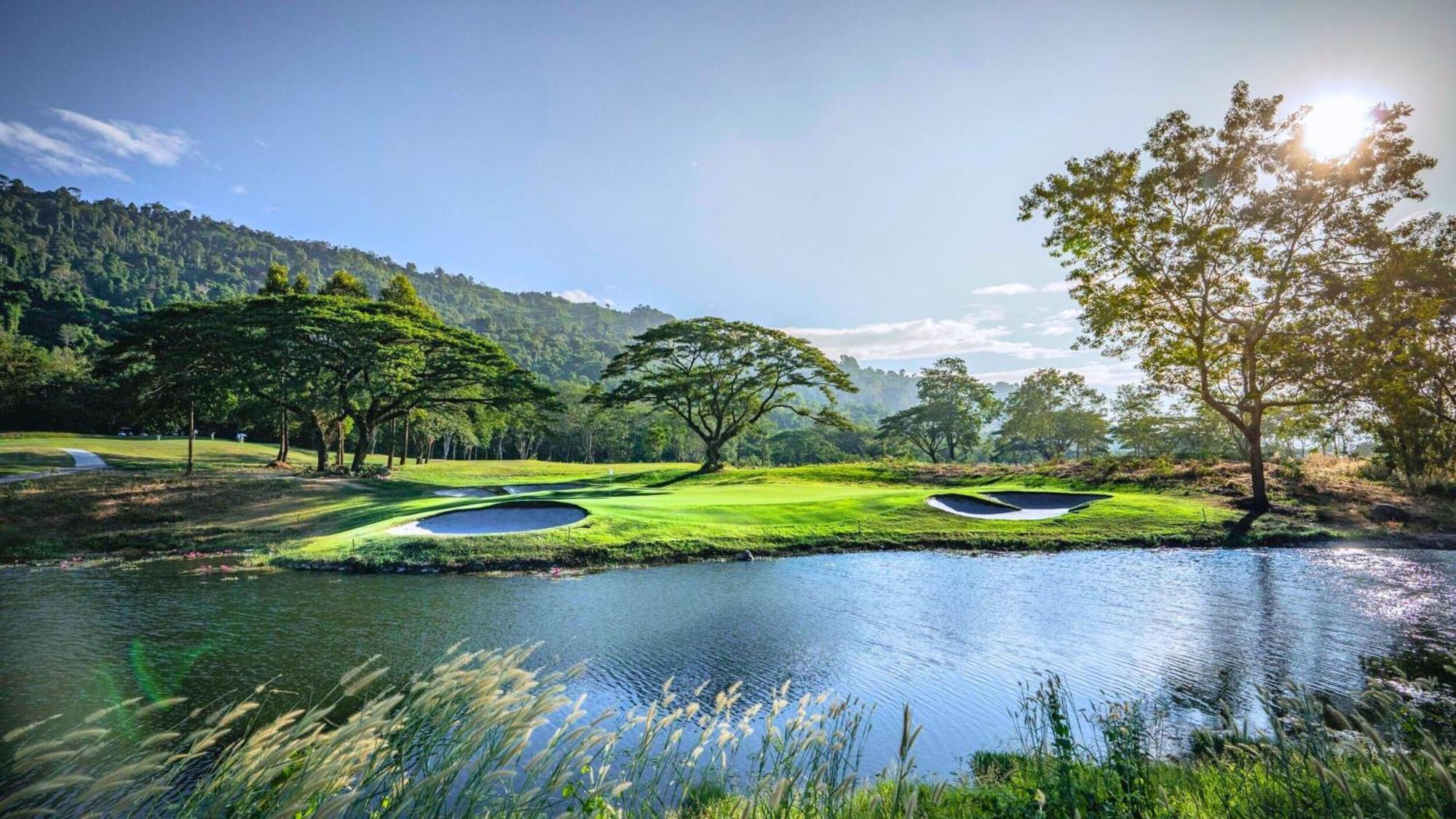 Royal Hills Golf Resort & Spa Nakhon Nayok Buitenkant foto