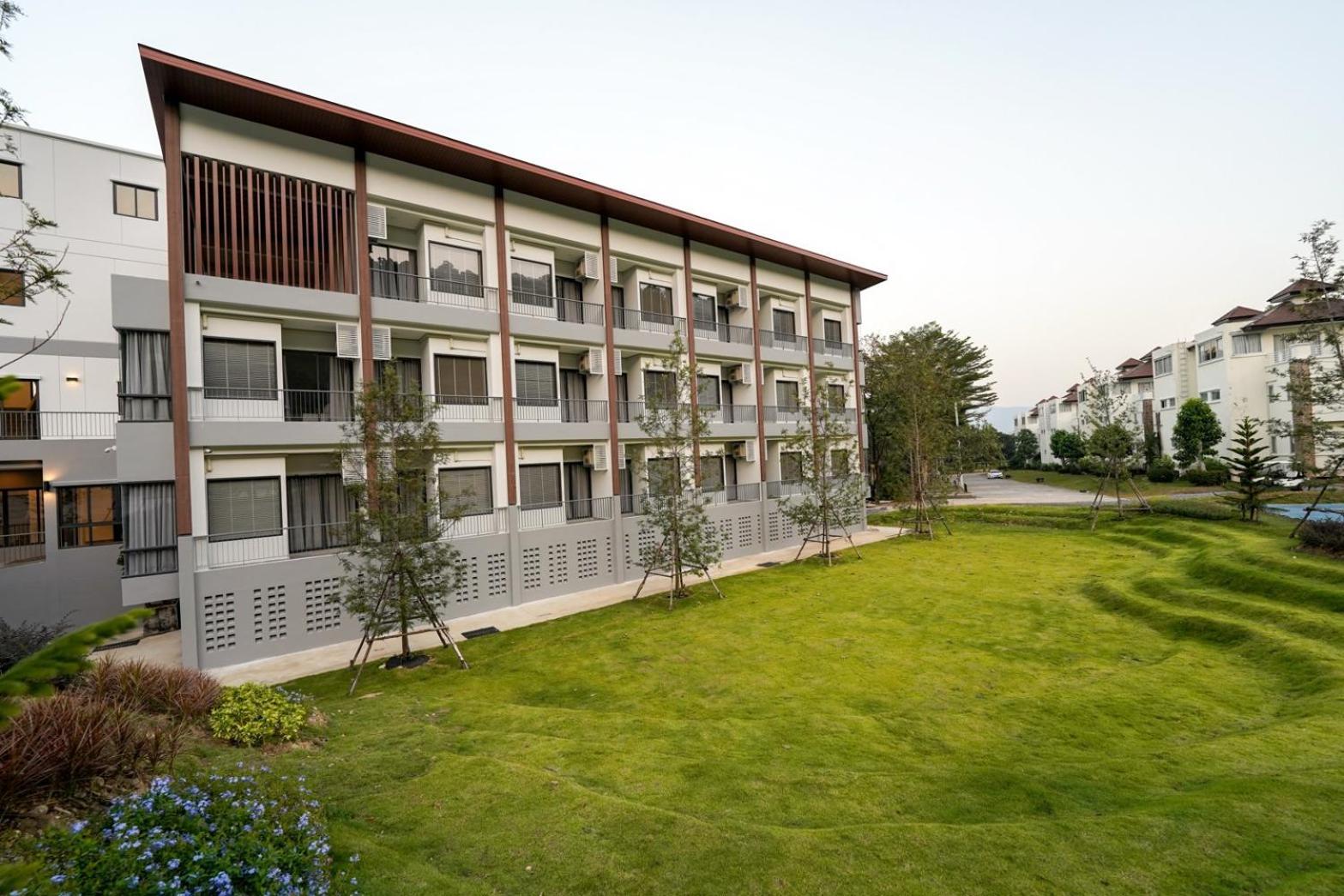 Royal Hills Golf Resort & Spa Nakhon Nayok Buitenkant foto