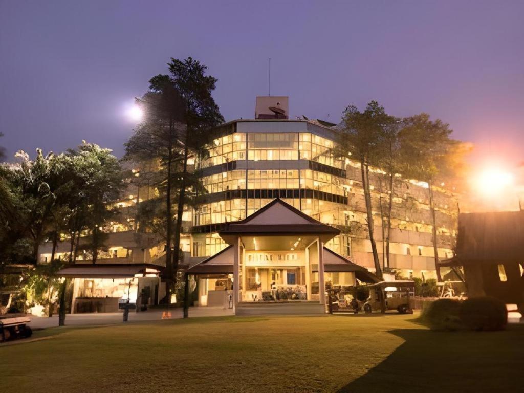 Royal Hills Golf Resort & Spa Nakhon Nayok Buitenkant foto