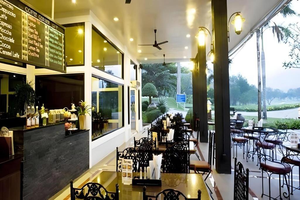 Royal Hills Golf Resort & Spa Nakhon Nayok Buitenkant foto
