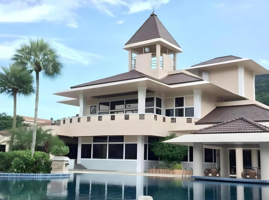 Royal Hills Golf Resort & Spa Nakhon Nayok Buitenkant foto